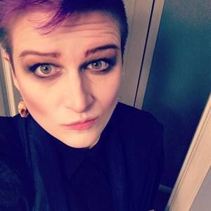 Meet your Posher, Carrie